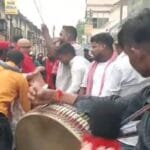 "वोट चोरी" के आरोप के बाद अजय राय के लिए जश्न मनाते समर्थक
