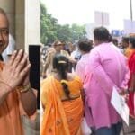 योगी आदित्यनाथ ने हजरतगंज में व्यापारियों से की मुलाक़ात