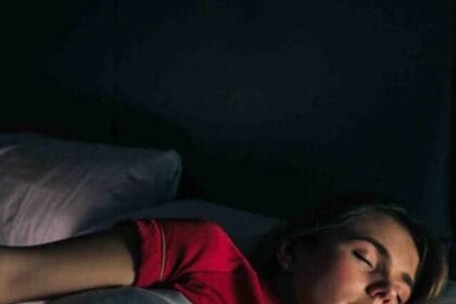 सपने कैसे बनते हैं? जानिए नींद में दिमाग की असली कहानी4