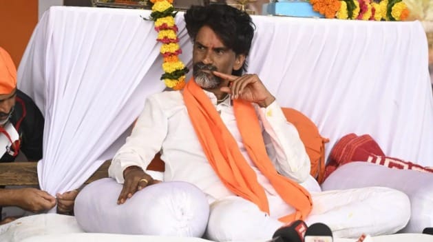 मराठा आंदोलन के सामने झुकी महाराष्ट्र सरकार