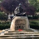 लंदन में महात्मा गांधी की प्रतिमा के साथ छेड़छाड़