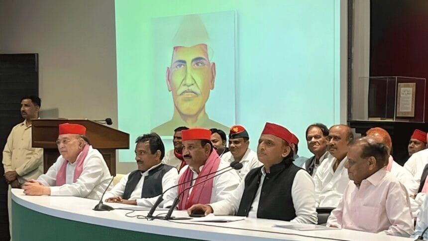 अखिलेश का पलटवार