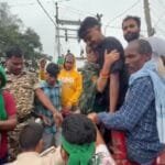 शवयात्रा में शामिल हुईं बीना देवी