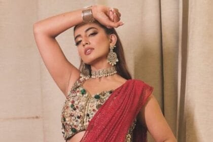 लाल साड़ी में अक्षरा के ग्लैमर लुक ने मचाया बवाल फैन्स बोले “पवन सिंह ने...”