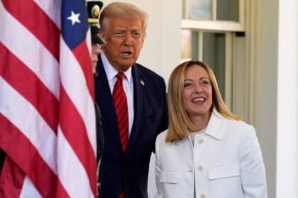 विश्व युद्ध चर्चा के बीच ट्रम्प का रोमांटिक मूड!