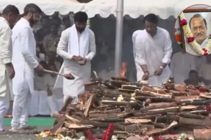 बारामती की सड़कों पर उमड़ा आंसुओं का सैलाब