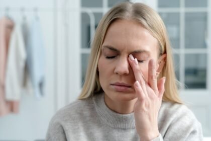 आंखों का सूखापन क्यों रहता है?