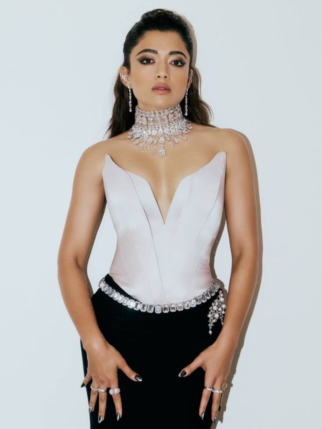 रश्मिका मंदाना का ‘White & Bold’ लुक