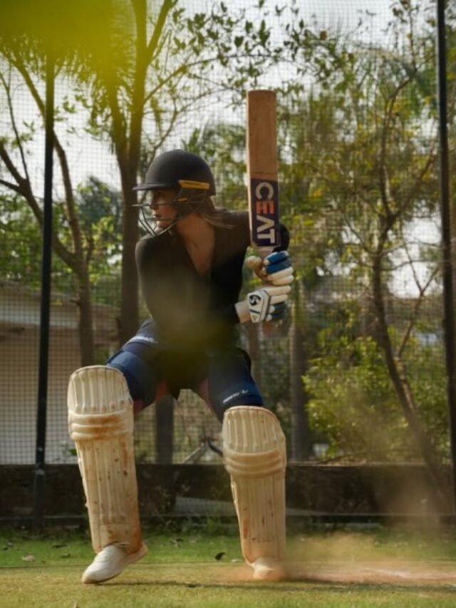 ‘जेंडर ट्रांजिशन’ के बाद अनाया बांगर के ब्यूटीफुल लुक्स