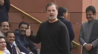 राहुल गांधी ने दिखाई नरावणे की अप्रकाशित मेमॉयर