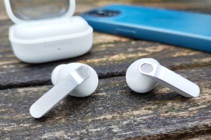 स्टाइलिश लुक और स्मार्ट फीचर्स के साथ Buds 4 Pro