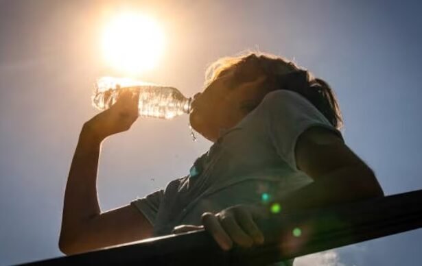 होली से पहले दो रंग का मौसम, कहीं धूप तो कहीं बूंदाबांदी