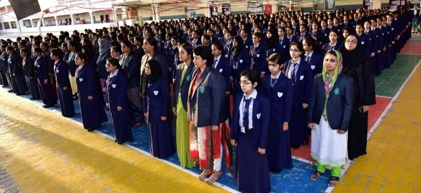 शारजाह के स्कूलों में ऑनलाइन परीक्षाएं, सेशन भी टला