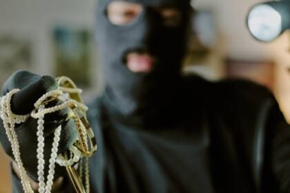 मेरठ में 1 करोड़ की ज्वेलरी ठगी