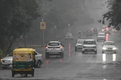 दिल्ली-यूपी समेत कई राज्यों में बदला मौसम
