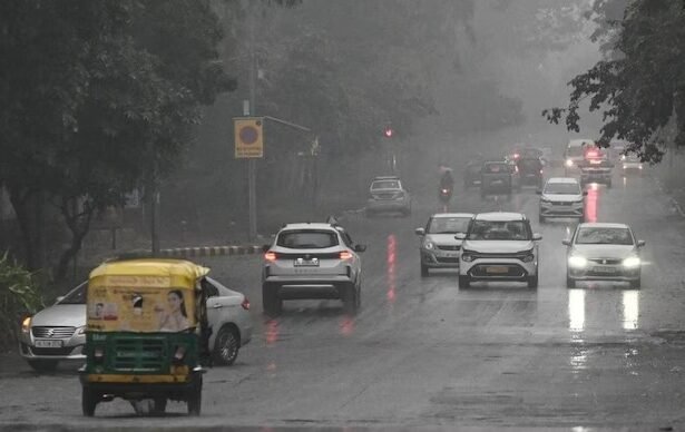 दिल्ली-यूपी समेत कई राज्यों में बदला मौसम