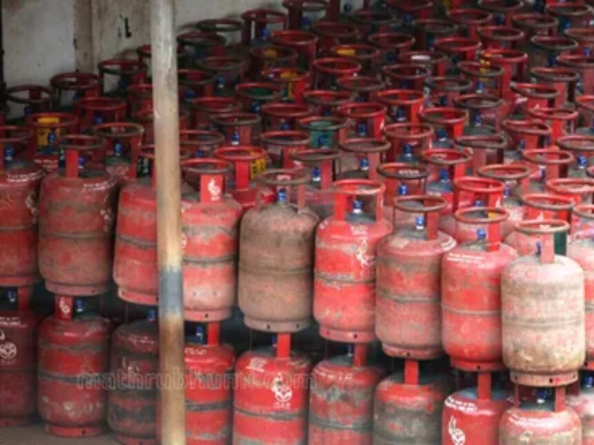 जहां पाइप्ड गैस उपलब्ध, वहां LPG छोड़ना होगा जरूरी
