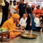 मुख्यमंत्री योगी ने रामनवमी पर कन्याओं का किया पूजन