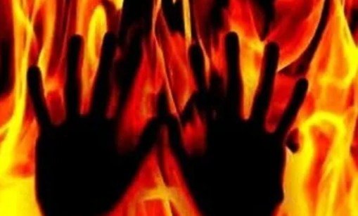 महराजगंज पति को जिंदा जलाने का मामला