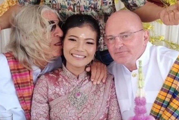 महिला ने की दो दूल्हों से शादी