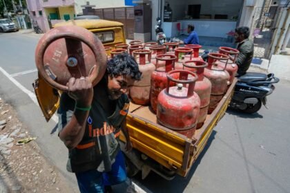 आम आदमी पर महंगाई की दोहरी मार,