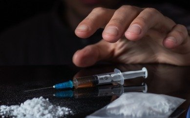 32 साल से नशे का गुलाम