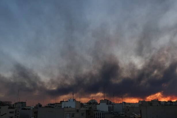 युद्ध के बीच तेहरान में काली बारिश का खौफ !