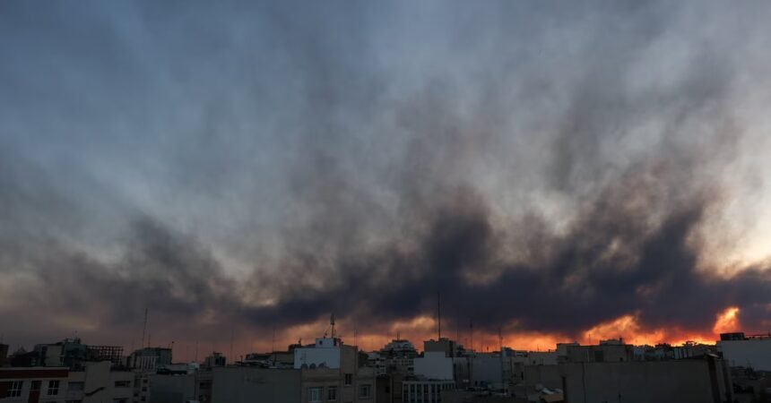 युद्ध के बीच तेहरान में काली बारिश का खौफ !