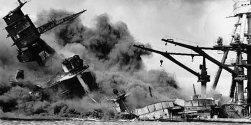 पर्ल हार्बर हमले का एक दृश्य 