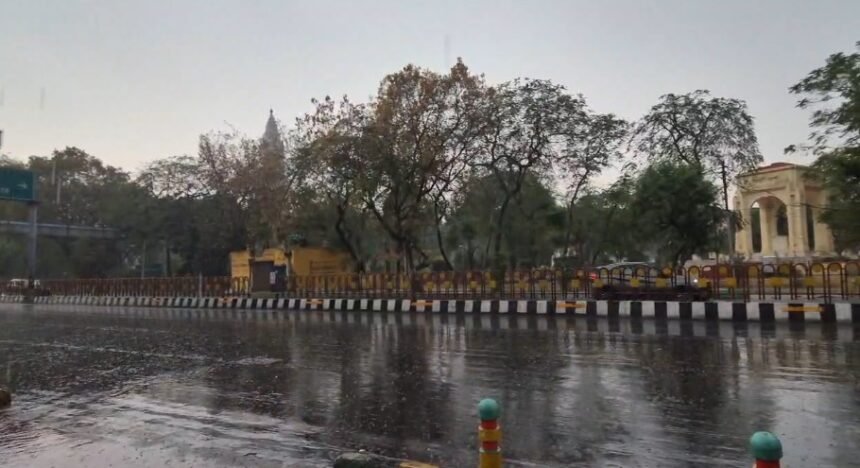 लखनऊ में बारिश के दौरान सुहाना मौसम