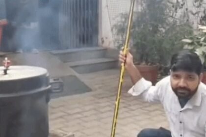 मेरठ जिला अस्पताल में LPG संकट: लकड़ी के चूल्हे पर बना खाना