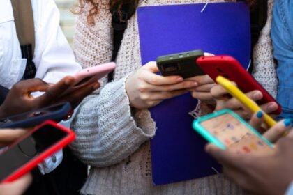 सोशल मीडिया पर 'Digital Curfew'?