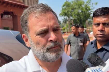 राहुल गांधी का पीएम नरेंद्र मोदी पर हमला