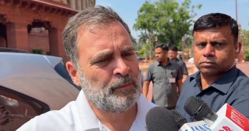 राहुल गांधी का पीएम नरेंद्र मोदी पर हमला