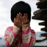 परसा बाजार में चाचा ने अपने दोस्तों के साथ मिलकर 3 साल की भतीजी से गैंगरेप किया।