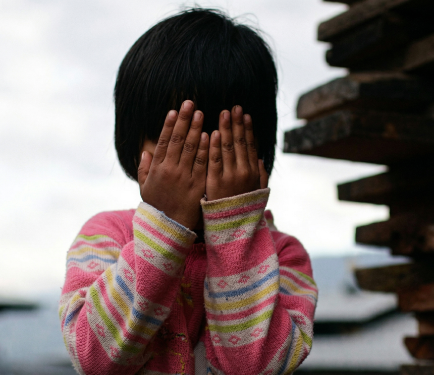 परसा बाजार में चाचा ने अपने दोस्तों के साथ मिलकर 3 साल की भतीजी से गैंगरेप किया।