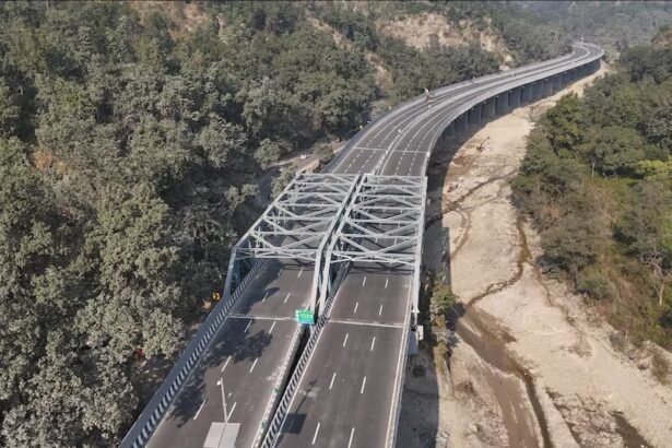 तेज रफ्तार एक्सप्रेसवे तैयार, टोल दरों ने खींचा ध्यान