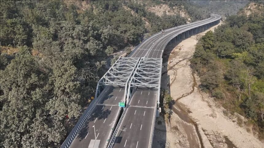 तेज रफ्तार एक्सप्रेसवे तैयार, टोल दरों ने खींचा ध्यान