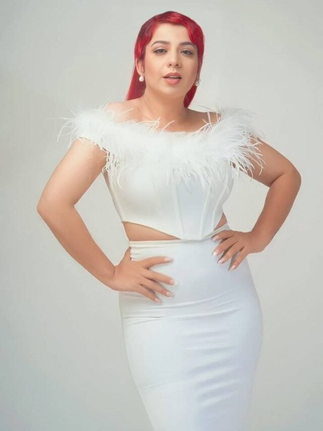 Jasmine Sandlas के वायरल लुक्स