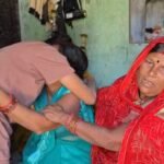 घर में सो रही मां-बेटी पर तेजाब फेंक दिया