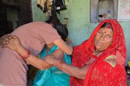 घर में सो रही मां-बेटी पर तेजाब फेंक दिया