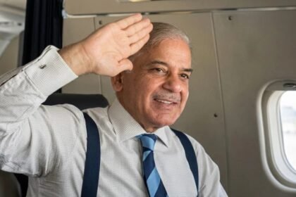 Shehbaz Sharif के Doha पहुंचने पर Qatar के fighter jets द्वारा air escort और सलामी