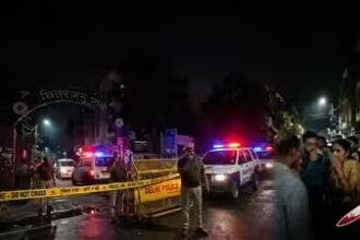 प्रॉपर्टी डीलर बाप-बेटे को घर में घुसकर मारा