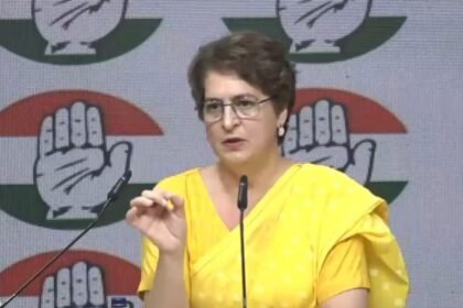 Priyanka Gandhi Vadra press conference में महिला आरक्षण और delimitation पर बयान देते हुए