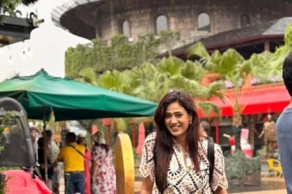 'डिज़्नीलैंड' वेकेशन लुक हुआ वायरल