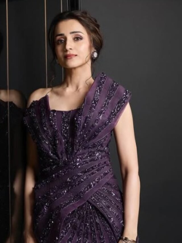 Trisha Krishnan के वायरल साड़ी लुक्स