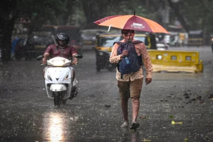Delhi NCR Weather, Rain Alert, IMD Forecast, Monsoon Update, Heatwave Relief, Weather News, Thunderstorm Alert, Heavy Rain Warning, दिल्ली मौसम, बारिश अलर्ट, मौसम विभाग, मॉनसून अपडेट, गर्मी से राहत, आंधी तूफान, भारी बारिश, मौसम समाचार