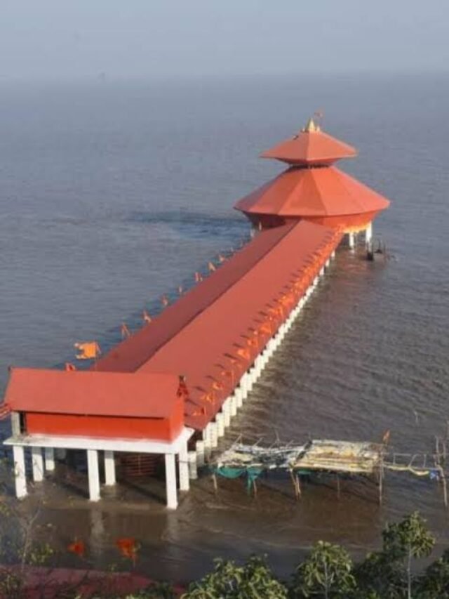 लहरों में गायब होने वाला शिव मंदिर!